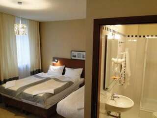 Отель Hotel Atrium Эльблонг Двухместный номер с 1 кроватью или 2 отдельными кроватями-4